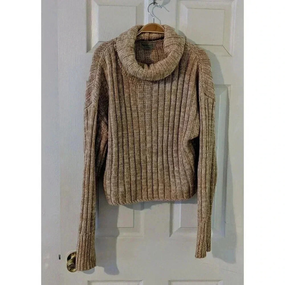 Urban Outfitters Women's Tan‎ Long Sleeve Turtleneck Cropped Sweater Size Large - Picture 3 of 6